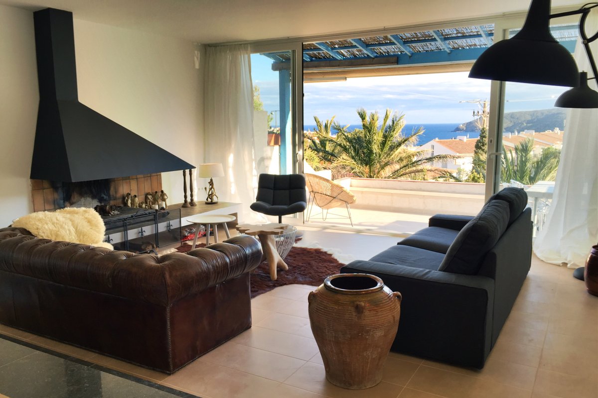 Apartment with airco, private parking & sea view