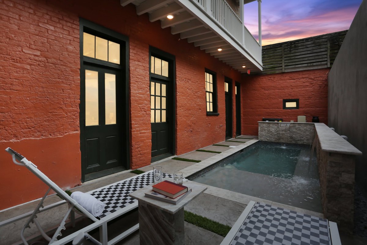 10 bed/10 bath Luxury CBD Villa – Private Pool