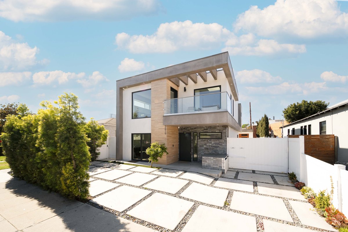 Lux 5BR Retreat: Pool & Firepit + Private Rooftops