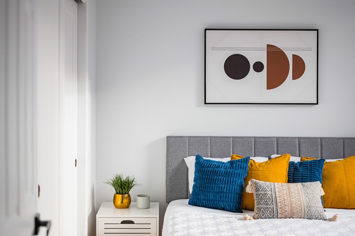 Maison Charlevoix – Luxury 3BR Condo on the Canal gallery image 4