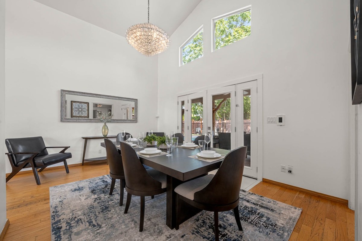 131 South of Blvd Upscale Area, Nice Home Pool-Spa gallery image 5