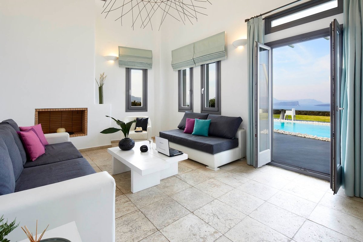 Serenity Villa with caldera view & heated pool gallery image 5