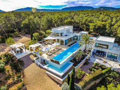 Mountain views- Cala Jondal- Infinity Pool