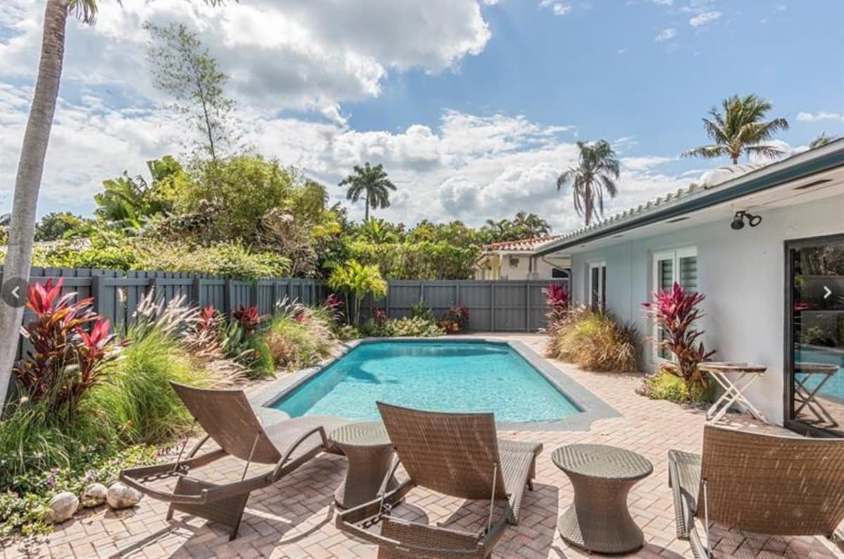 Heated Pool, 4 BR, Walk to Beach & Restaurants! gallery image 2