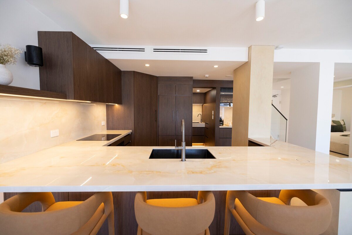 Penthouse – Luxury 2 Storey -3 Bedroom Sky home! gallery image 5