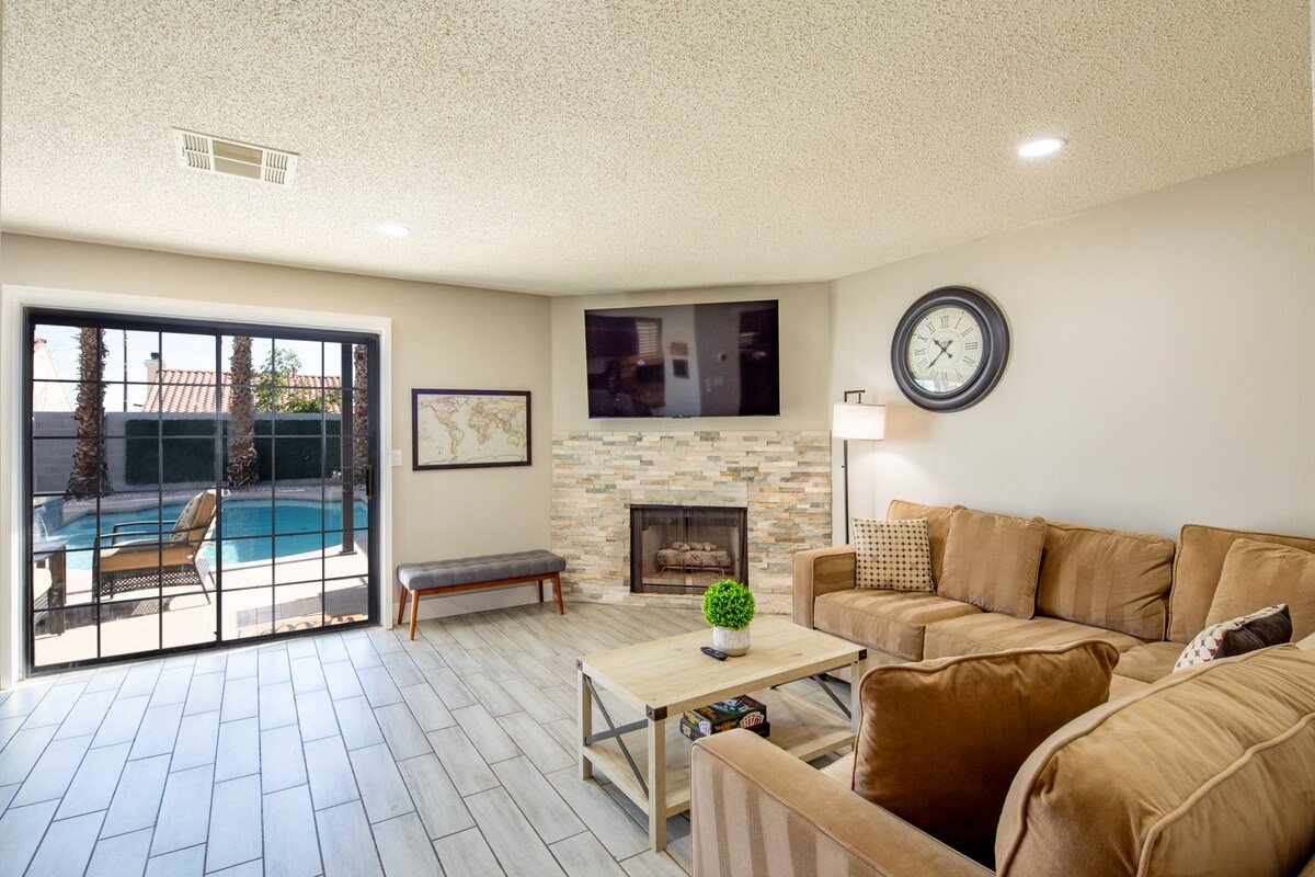 Backyard Heaven,20m from Strip! Cozy! Pool & Spa! gallery image 4