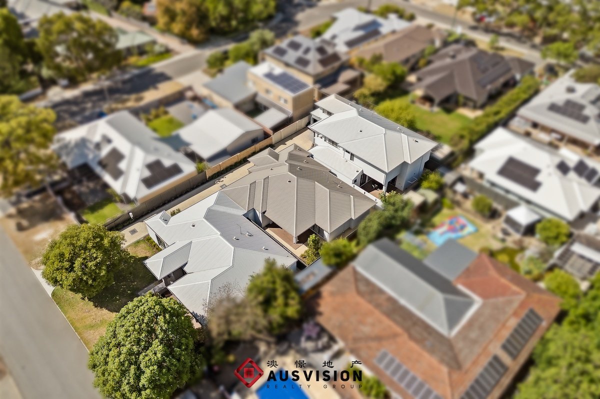 Perth Splendor: Elegant 4 BR, 4 Bath Retreat gallery image 4