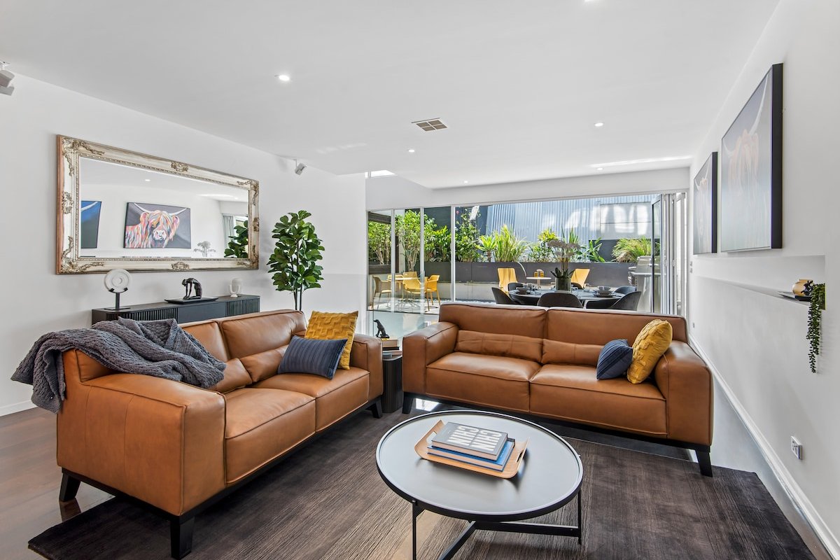 Stunning Executive Townhouse in Richmond gallery image 2