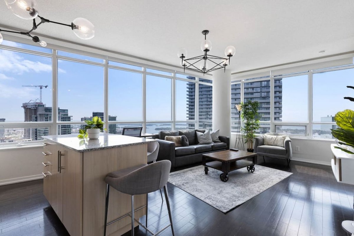 Skyline Waterfront 2BR + 2BA w/ Parking near MTCC