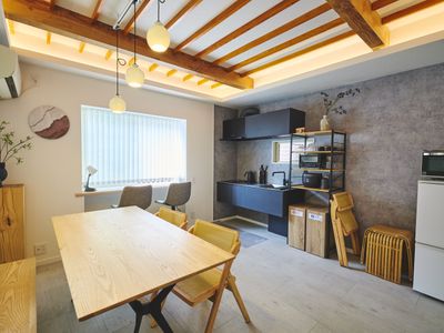 駅徒歩2分、新宿電車4分、寝室4室、リビングルーム1室、シャワー2室、お子様向けボルダリング