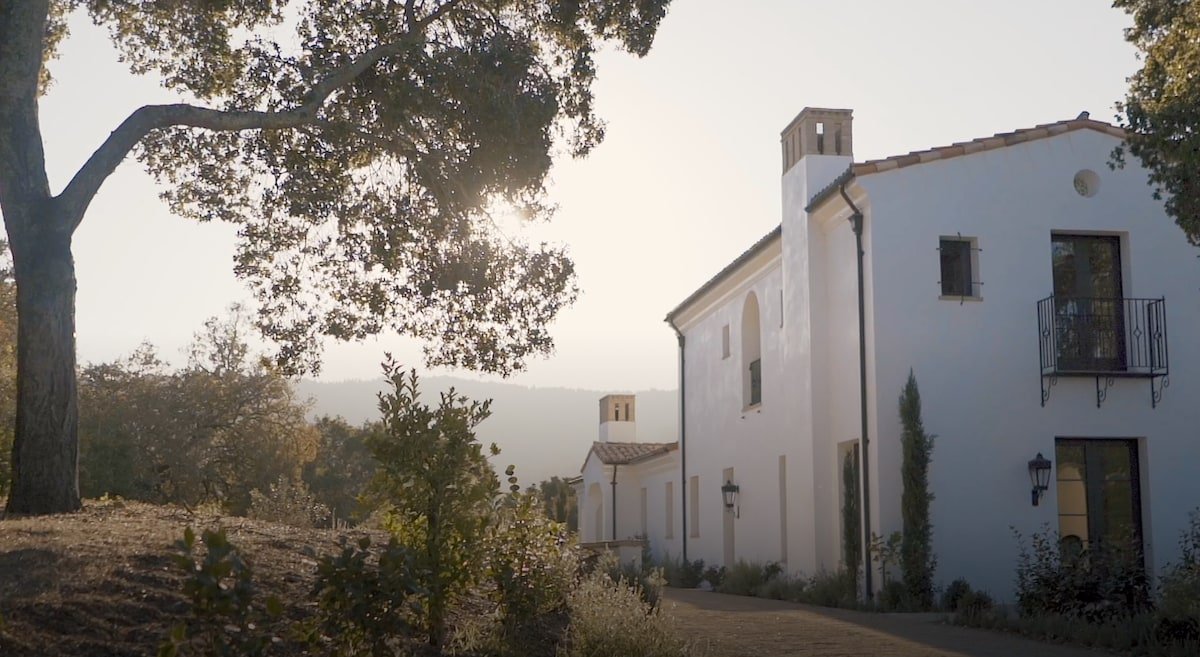 Camellia Cottage with Pool View gallery image 2