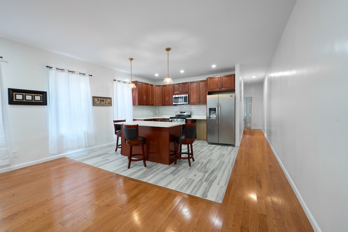 3BR Brooklyn Retreat Near NYC Quiet, Comfortable gallery image 3