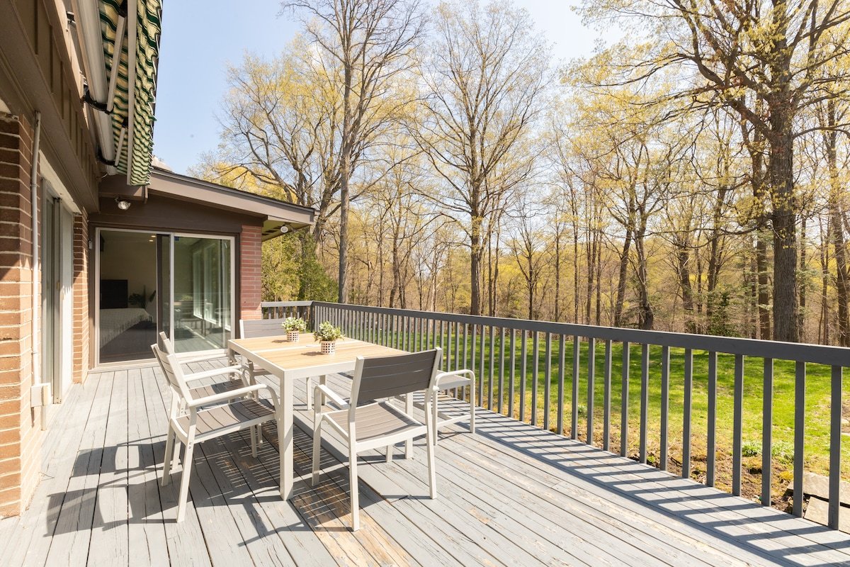 Oasis on a Ravine Forest with Yoga Room gallery image 3