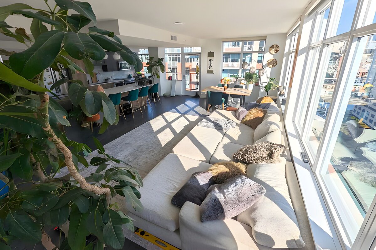 Sunlight Filled Luxury Penthouse gallery image 2