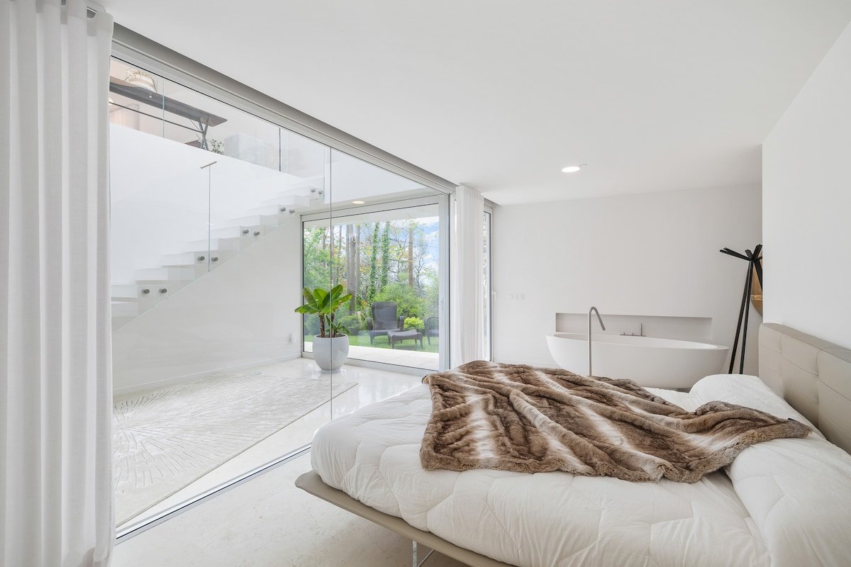 French Riviera Villa – Piscine & Vue Mer à Nice gallery image 3