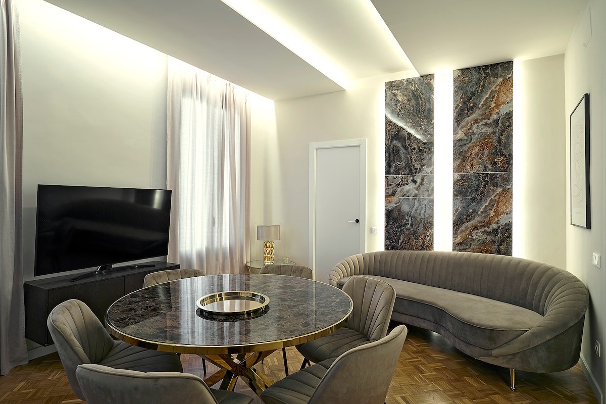 Luxury apartment in center town gallery image 5