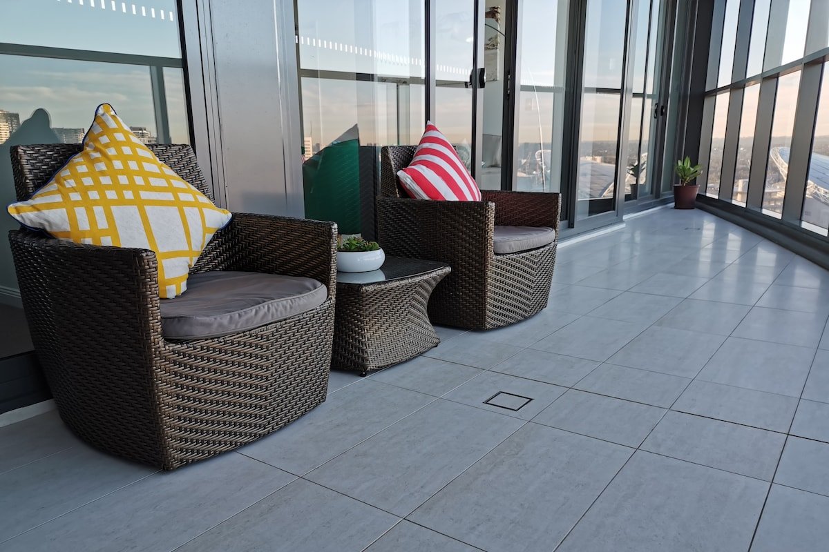 Views of Sydney Skyline 2BR – POOL & GYM gallery image 5