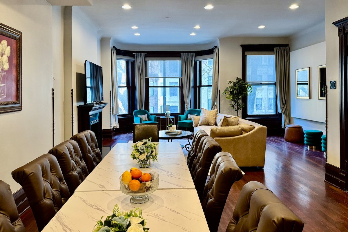 Spectacular Gilded Age Gold Coast Mansion w/Deck gallery image 2