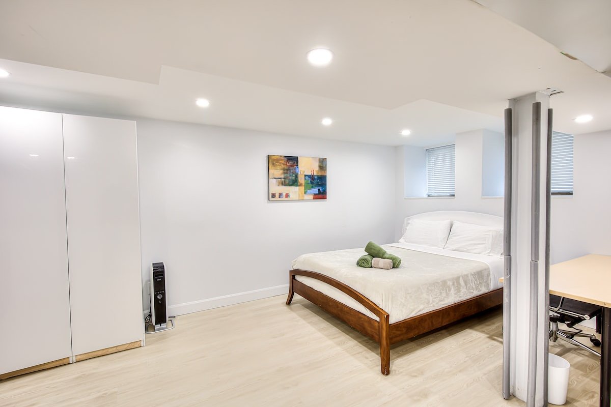 Downtown’s Big Groups & Big Adventures Townhouse! gallery image 5