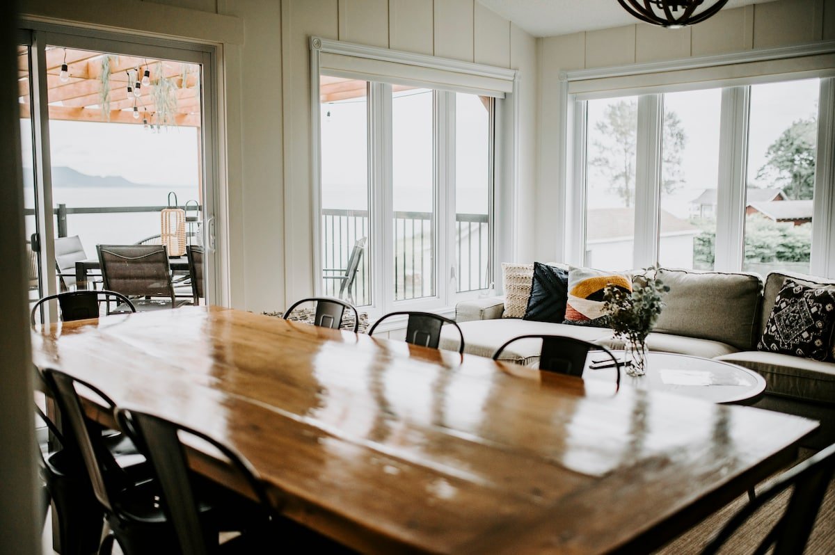 Oakes House+waterfront+games room+hot tub+ firepit gallery image 5