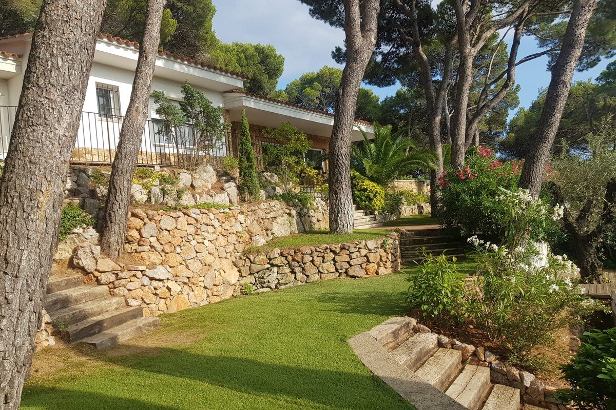 Walk to beach + private pool, gardens & terraces gallery image 5