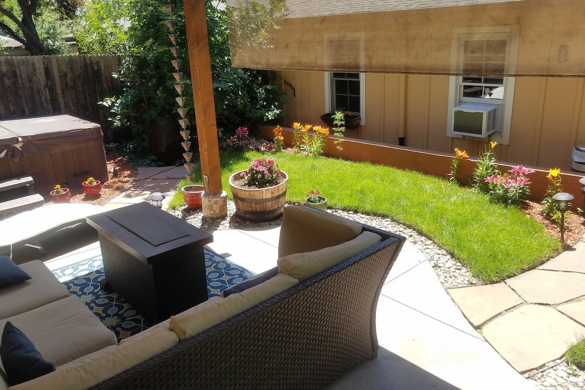 Washington Park Bungalow with hot tub! gallery image 5