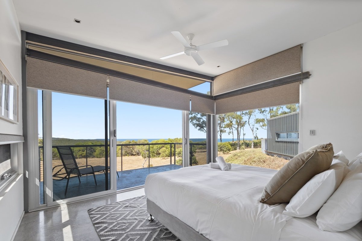 Redgate Beach House with Private Tennis Court gallery image 4