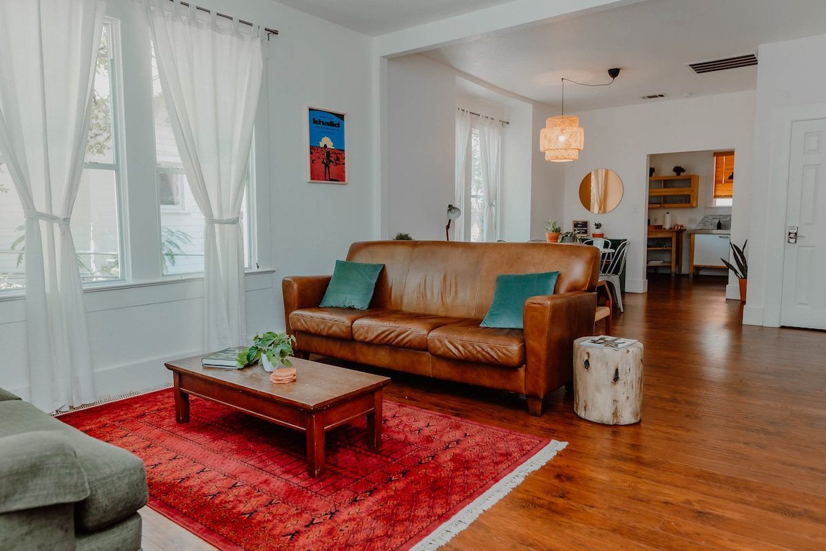 Spacious Home | Walk to Rainey, 6th St & Downtown gallery image 2