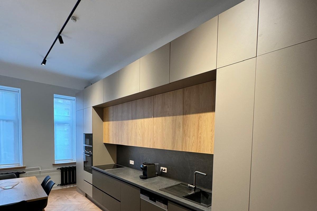 Beautiful and central art nouveau with AC gallery image 5