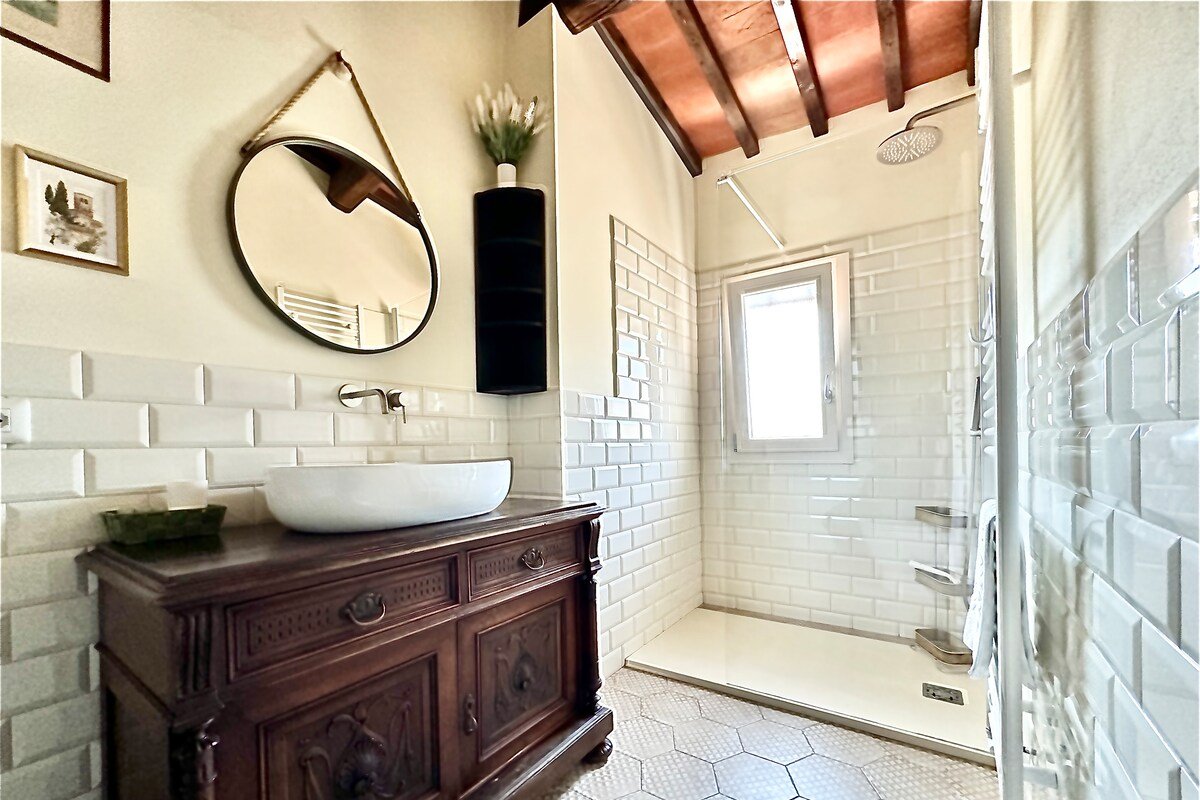 Inviting Retreat in the Heart of Florence Town gallery image 4