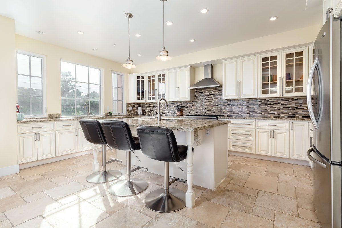 WOW! Luxury 5000sf Oceanview next to Main Beach gallery image 4