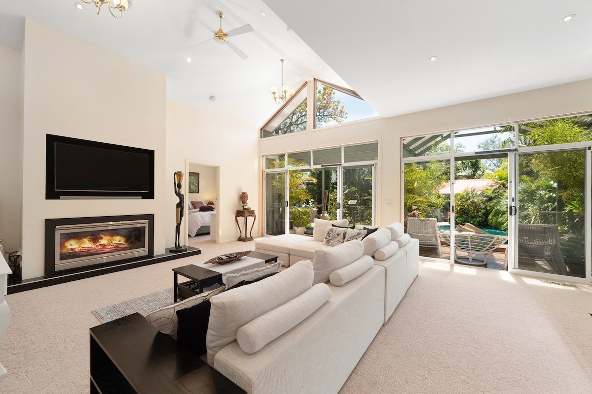 4 Bedroom Home with Pool Aircon WIFI gallery image 2