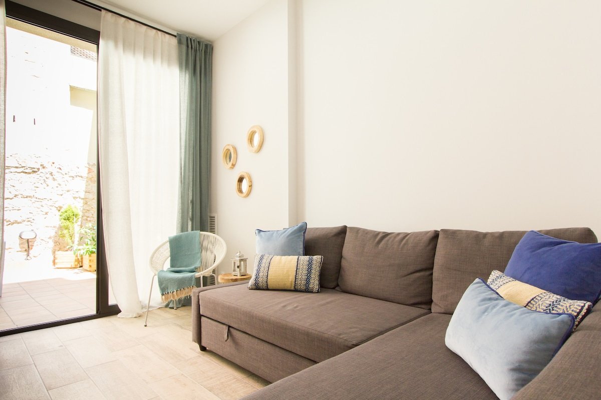 Exclusive 3 Bedroom Apartment with Charming Patio gallery image 3