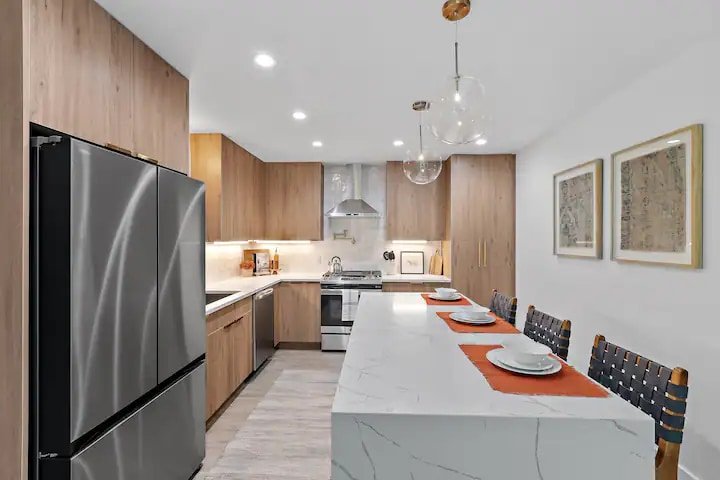 Best Location! 6 beds! Patio+Fire Pit+Game Room gallery image 4