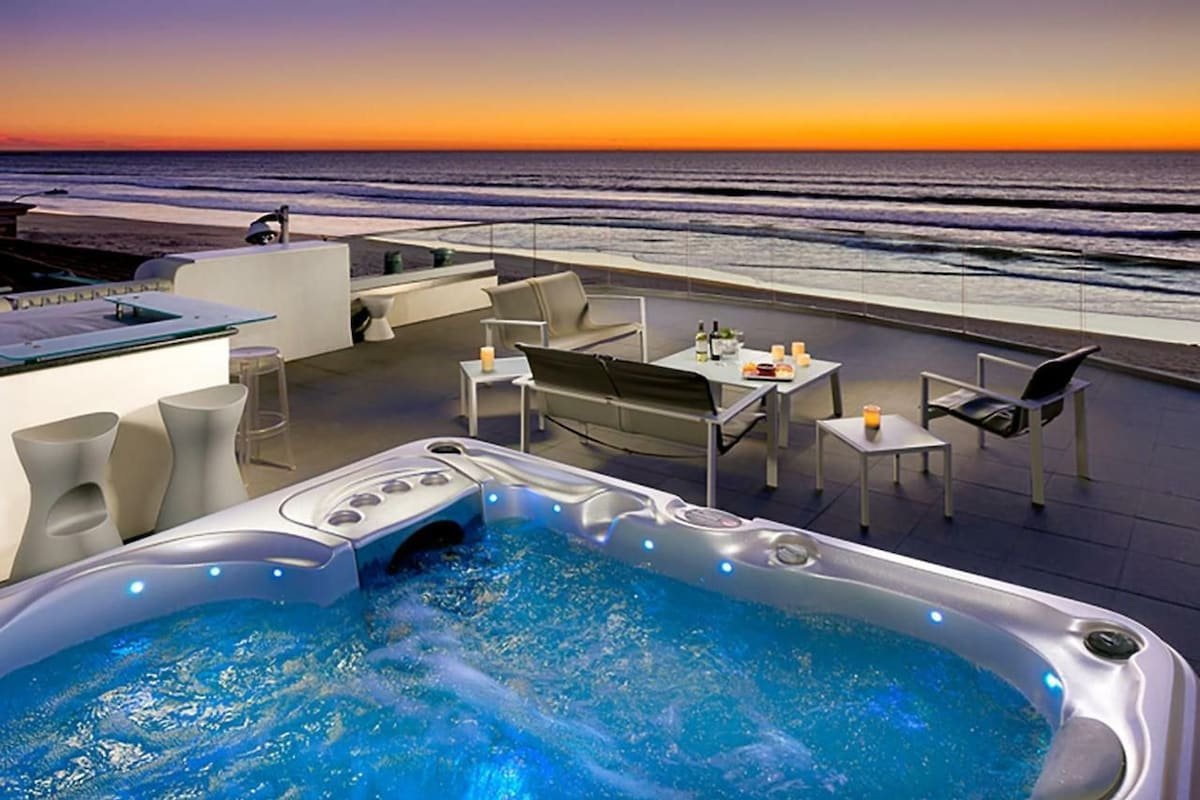 Crown Jewel in Mission Beach w/ rooftop hot tub gallery image 2