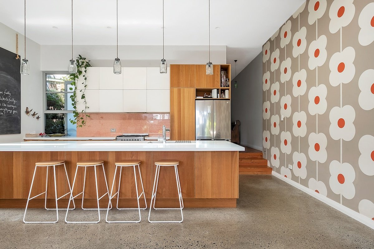 Cheerful Coogee Retreat: 3BD home with pool gallery image 5