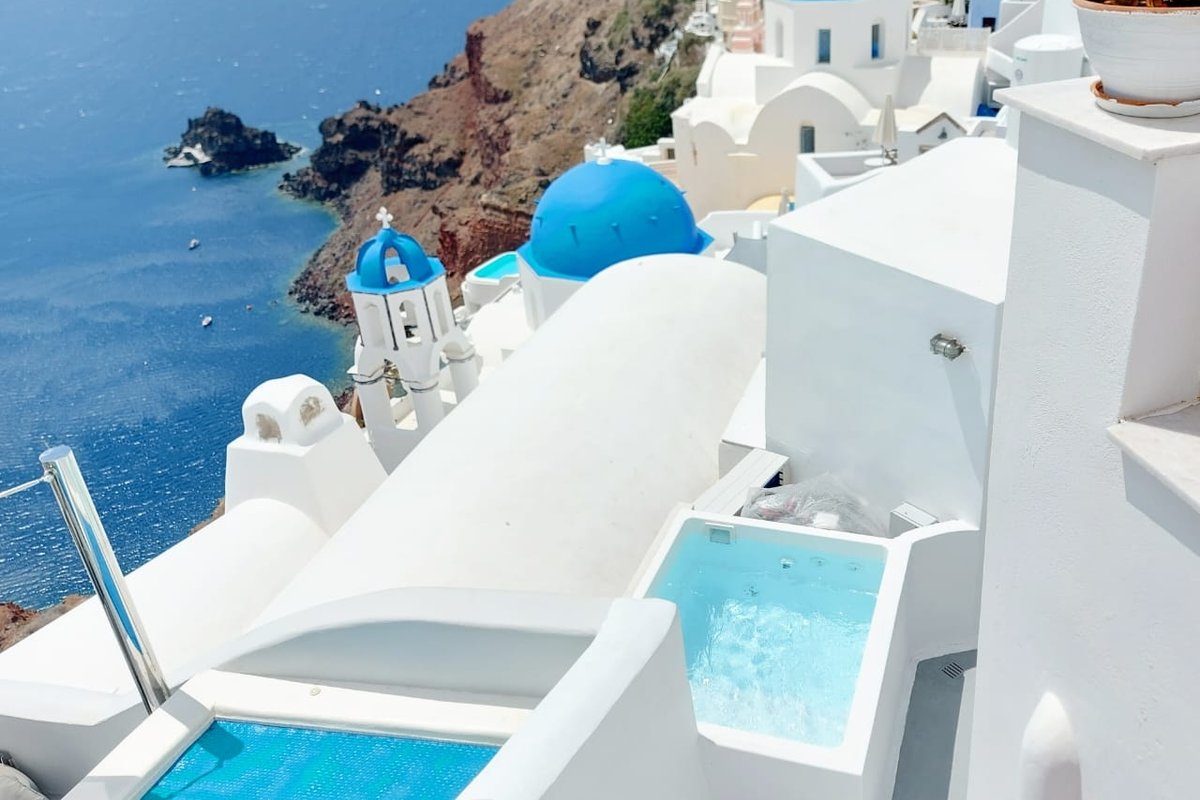 Serenity, caldera views, private pool, 2 units.