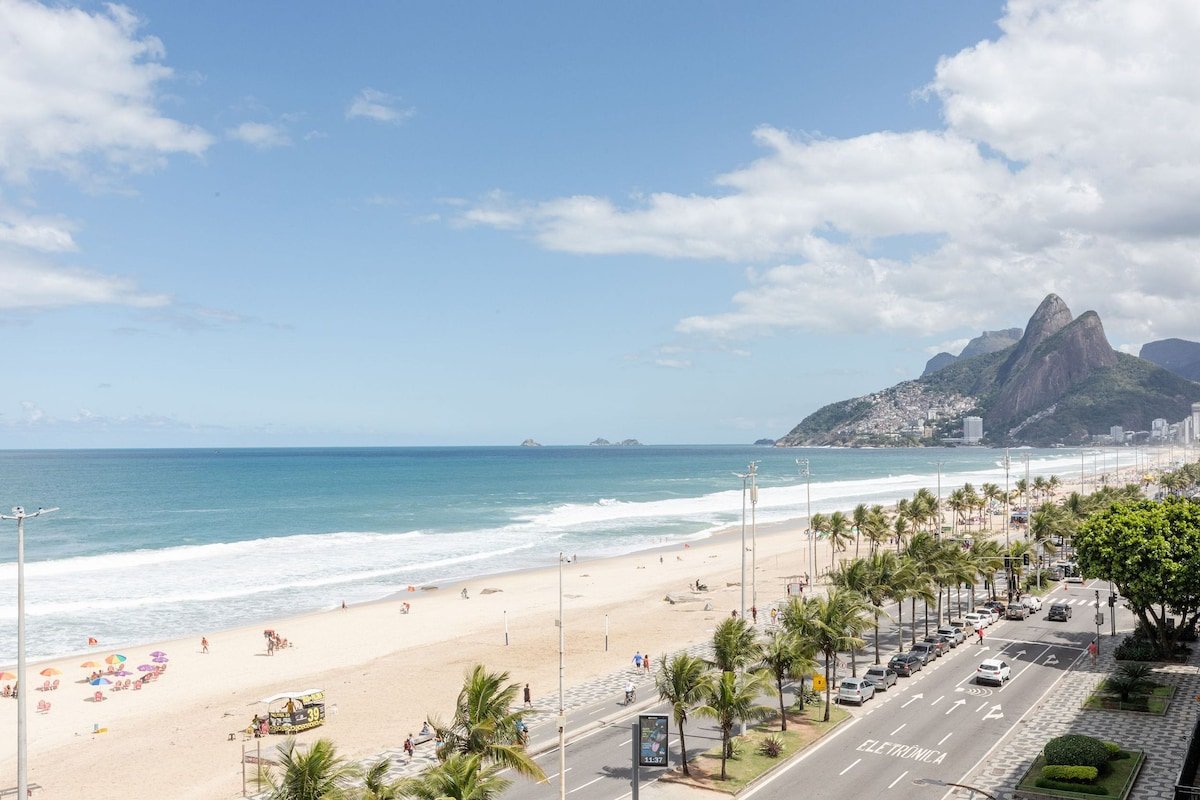 Rio046 – Luxurious beachfront apartment in Ipanema gallery image 2