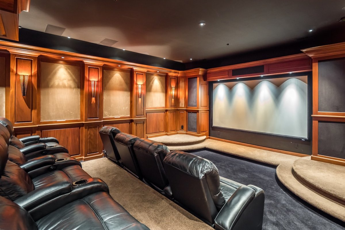 Soquel Villa | infinity pool, spa & movie theater gallery image 3