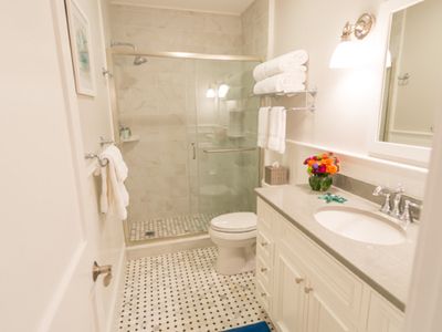 Gorgeous Condo w/Roof Deck, Harbor Views on Thames