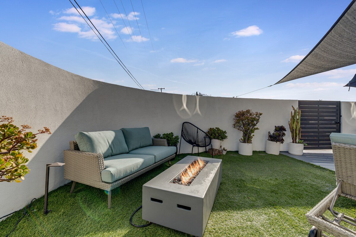 San Diego Modern Home with Pool/Hot tub gallery image 5