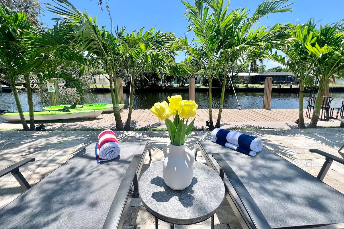 Tropical Paradise LUXEWaterfrontHeatdPoolSpaKayaks gallery image 3