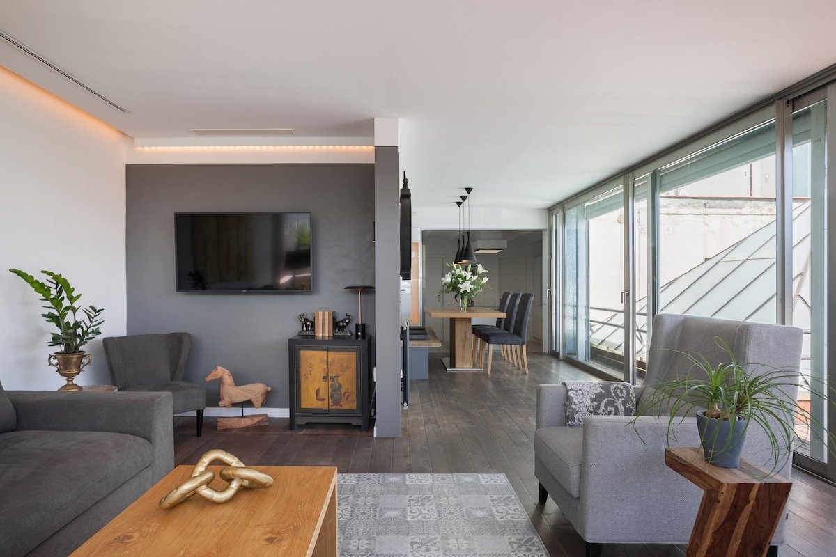 Central luxury penthouse with huge private terrace gallery image 3