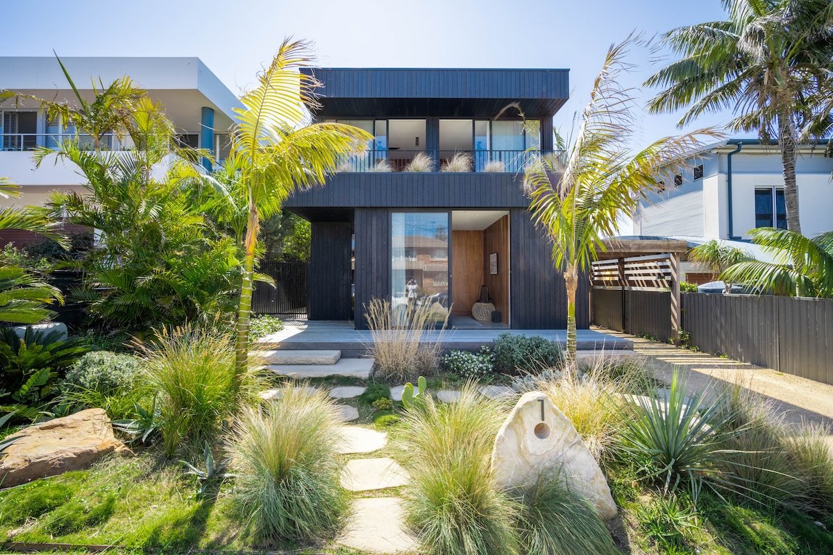 Iluka Beach House gallery image 2
