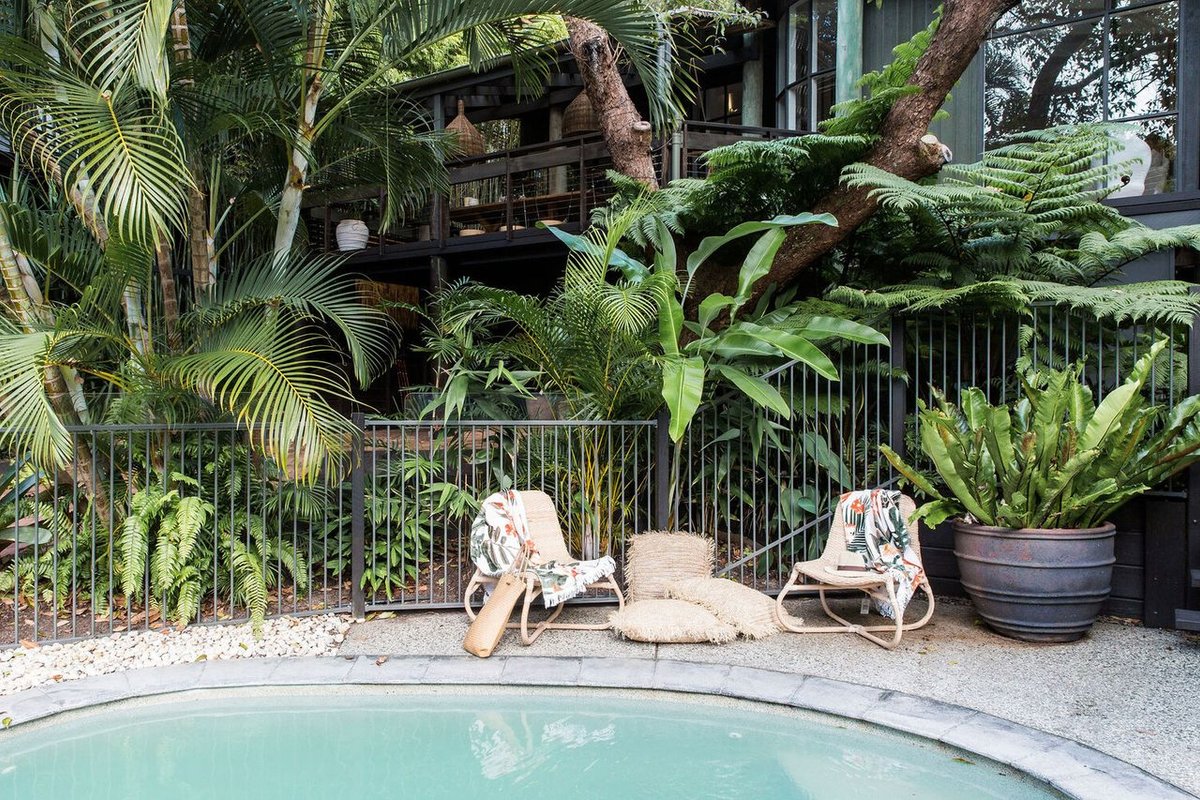 Dukes Beach House – Pool – Location – Style