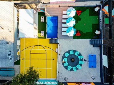 Heated Pool, B-ball, Golf, 3mi Downtown, Sleeps 18