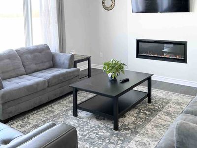 *NEW BUILD* king Suite, free parking/ 15mins to DT