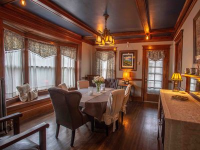 Spacious South Wedge Full House – Hamilton House