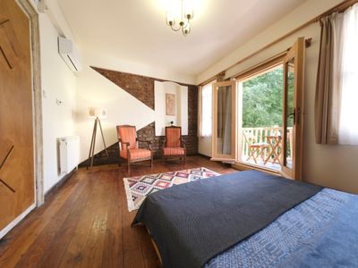 ★ 4 Bedroom Triplex Character House With Terrace ★