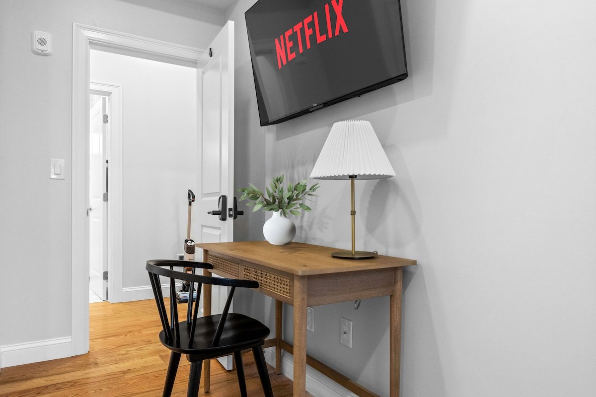 Modern LUX | Deck+ Parking | Near T Harvard/MIT/BU gallery image 3